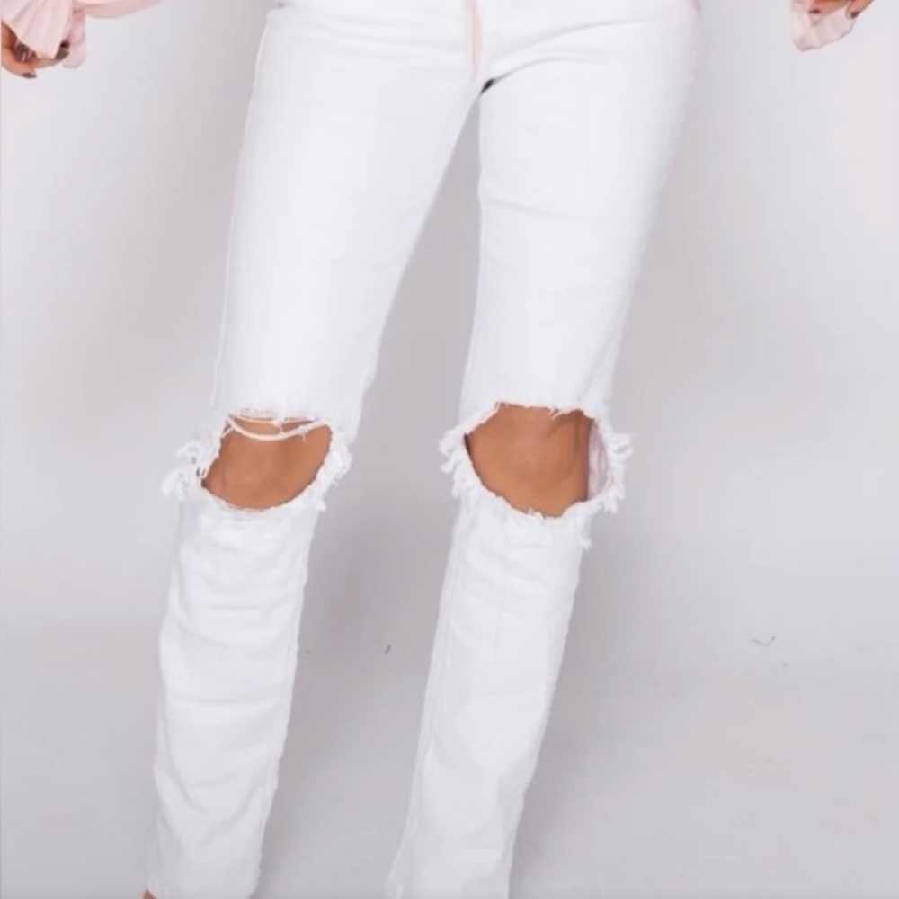 Levi’s 511 Distressed White Jeans. Excellent Condition! 
Unisex